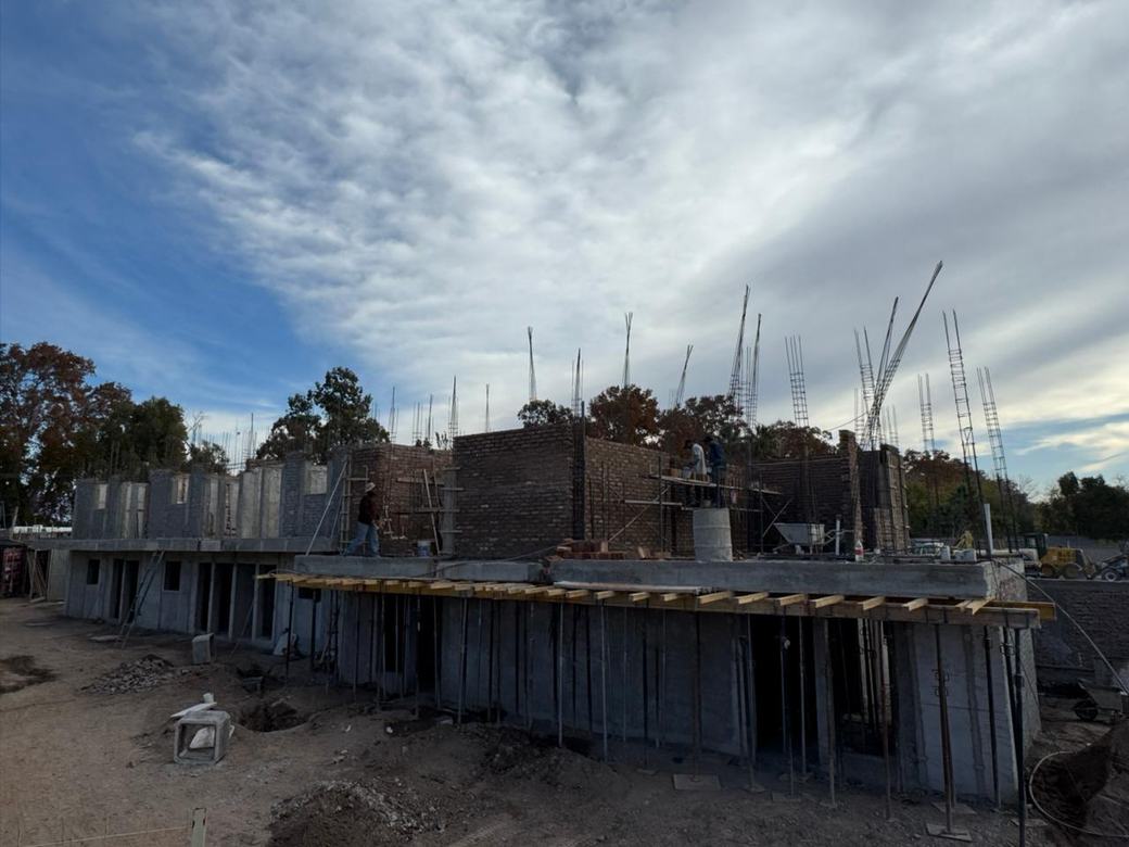 Columnas y muros de planta baja terminados